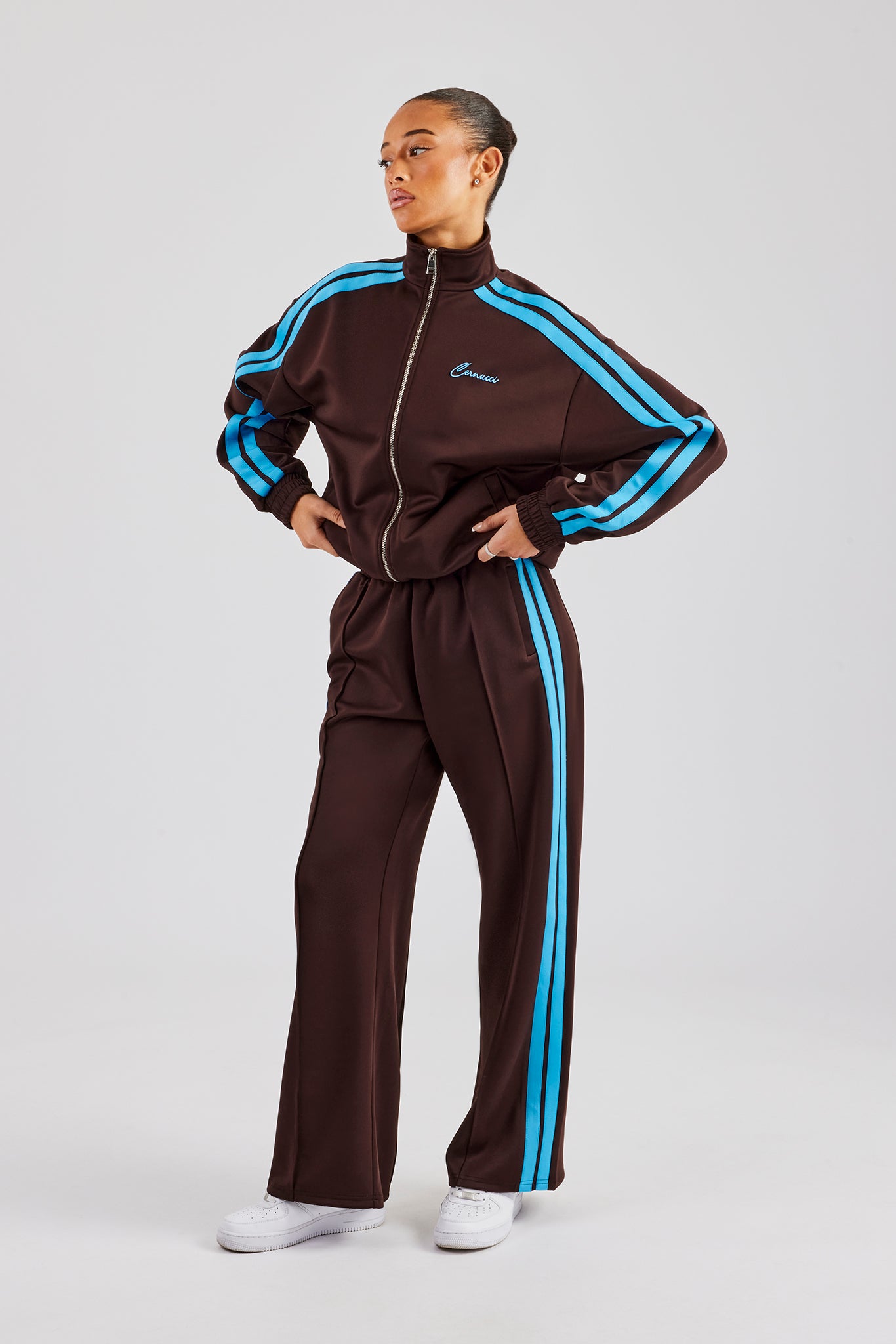Set aus Blauem Tape-Trainingsjacke und Hose Set –  Schokolade