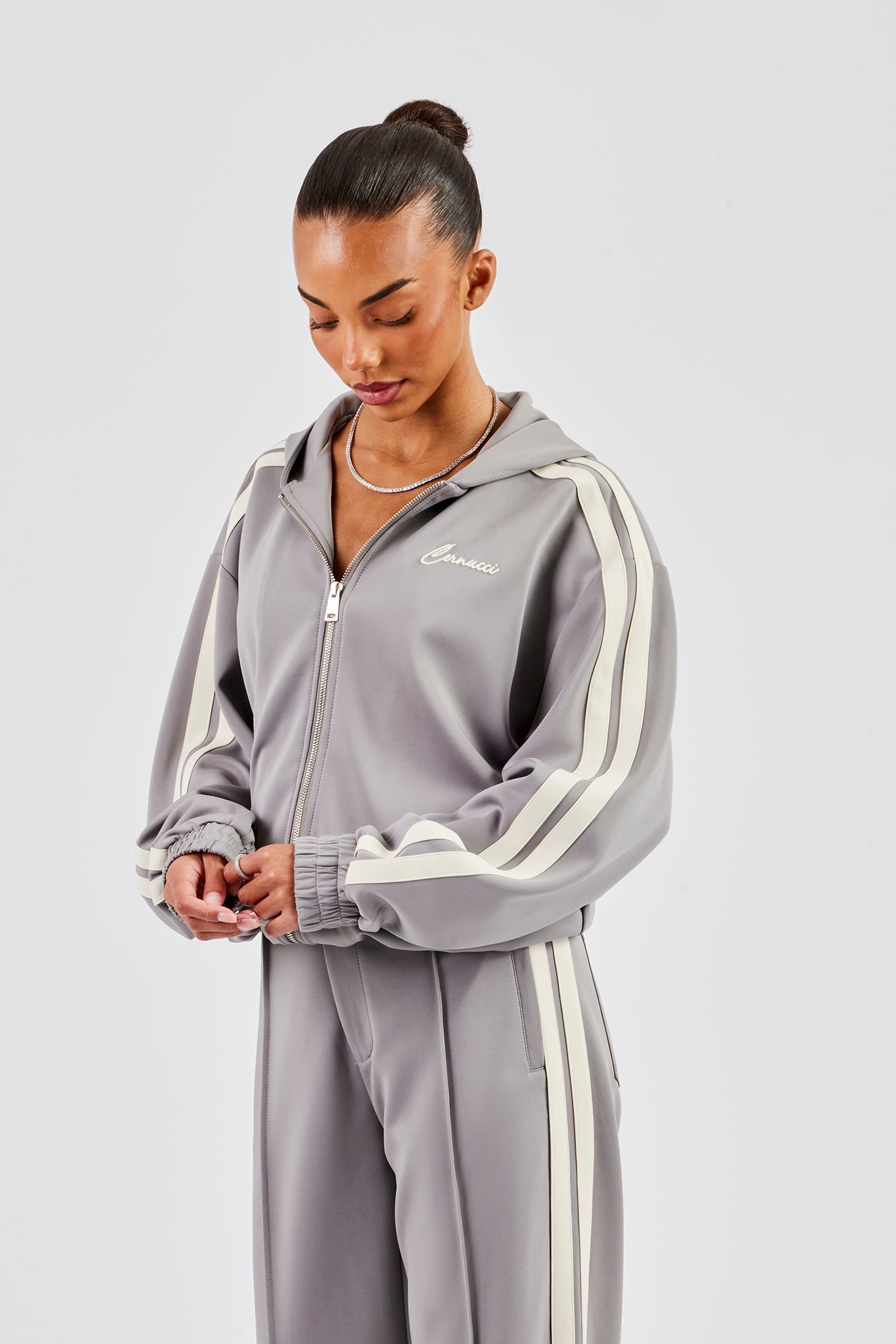 Jacke mit Kapuze und taillierter Hose – Grau