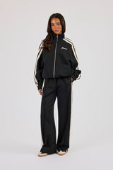 Jacke mit Trichterhalsausschnitt und Jogginghose mit weitem Bein - Schwarz