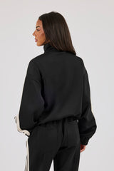 Trainingsjacke mit durchgehendem Reißverschluss und Trichterhalsband - Schwarz