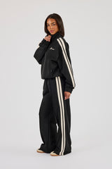 Jacke mit Trichterhalsausschnitt und Jogginghose mit weitem Bein - Schwarz
