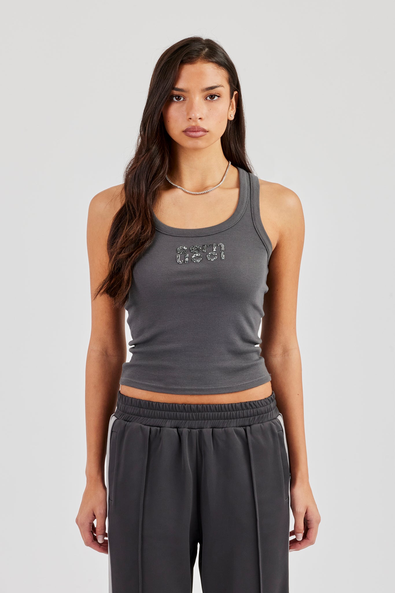 Geripptes Unterhemd mit Glitzerapplikation und U-Ausschnitt - Anthrazit