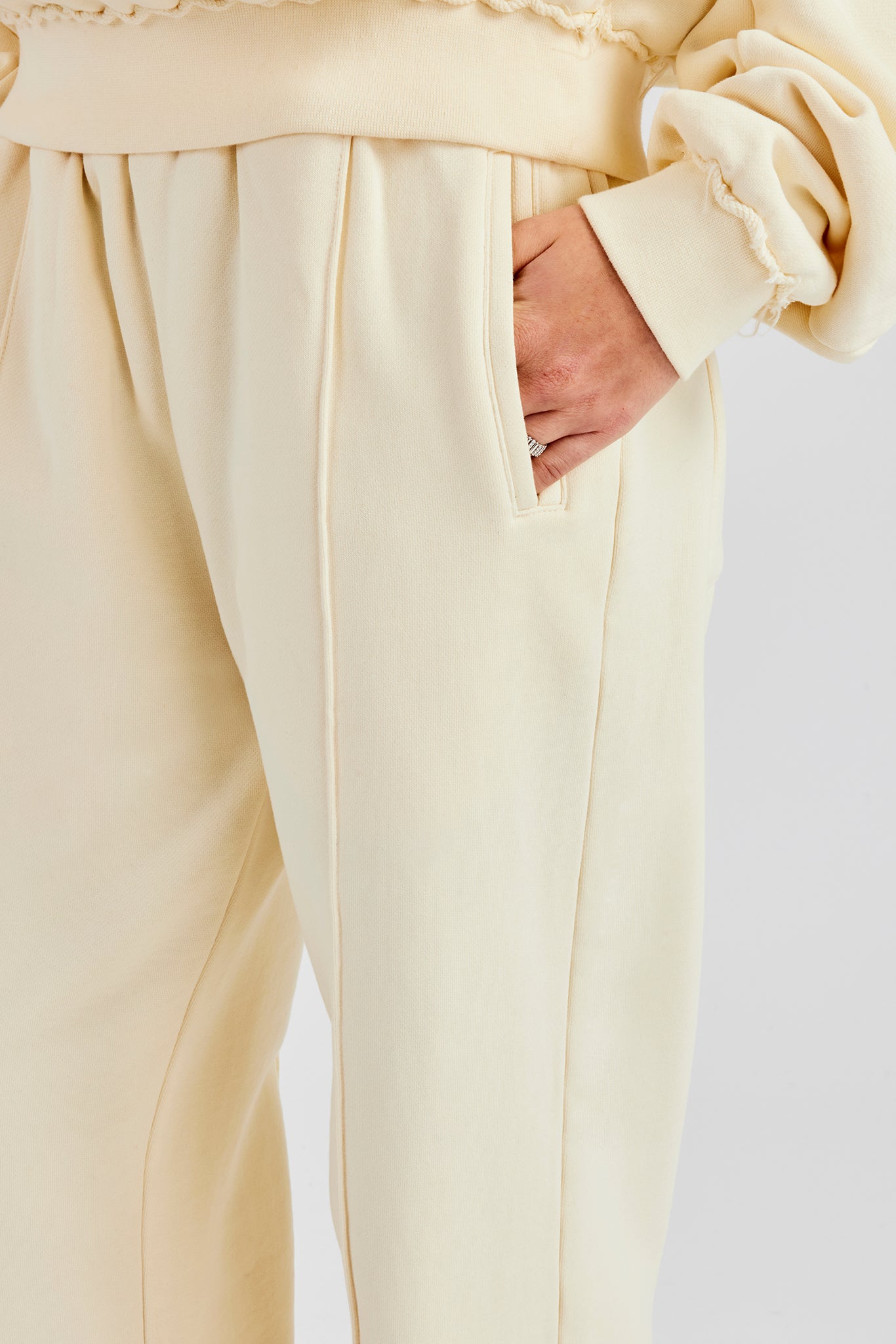 Verwaschene Jogginghose mit weitem Bein – Buttergelb