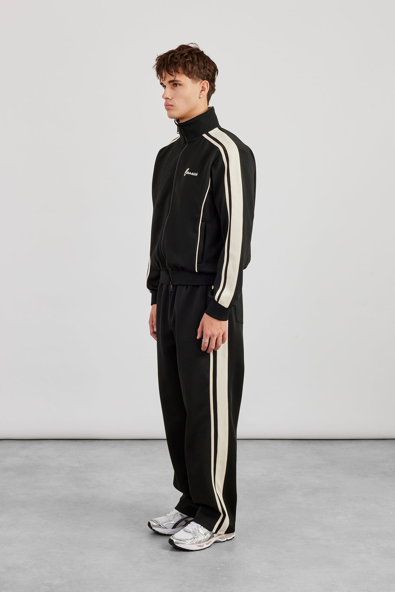 Trainingsjacke mit Rippkragen und bequeme Trainingshose – Schwarz