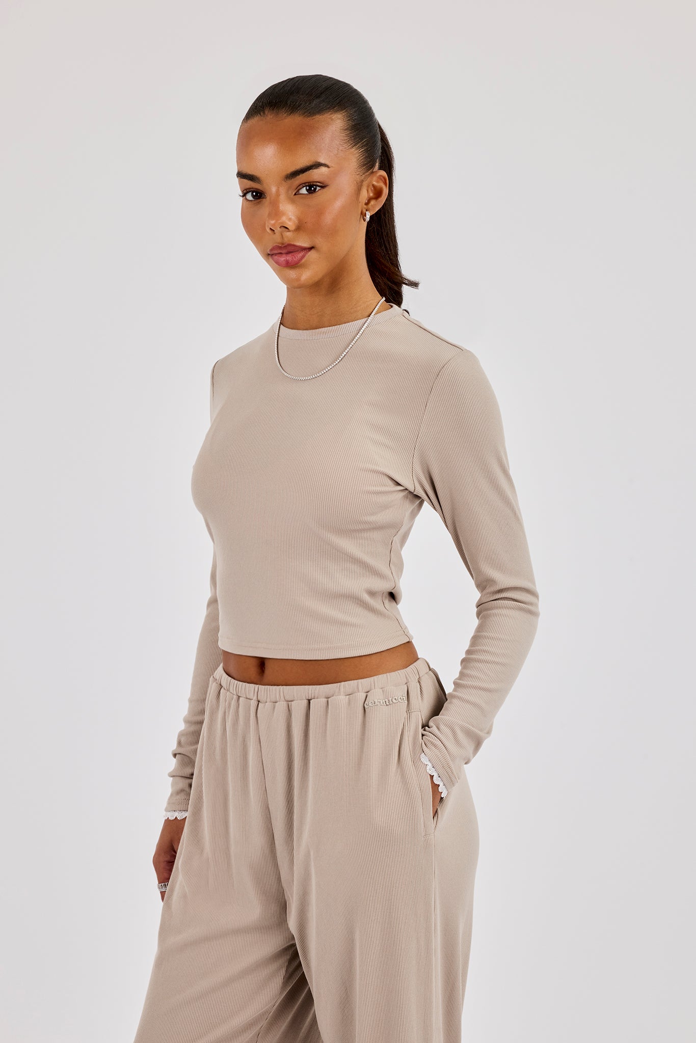 Langärmliges Soft-Touch-T-Shirt mit Rippstrick – Taupe