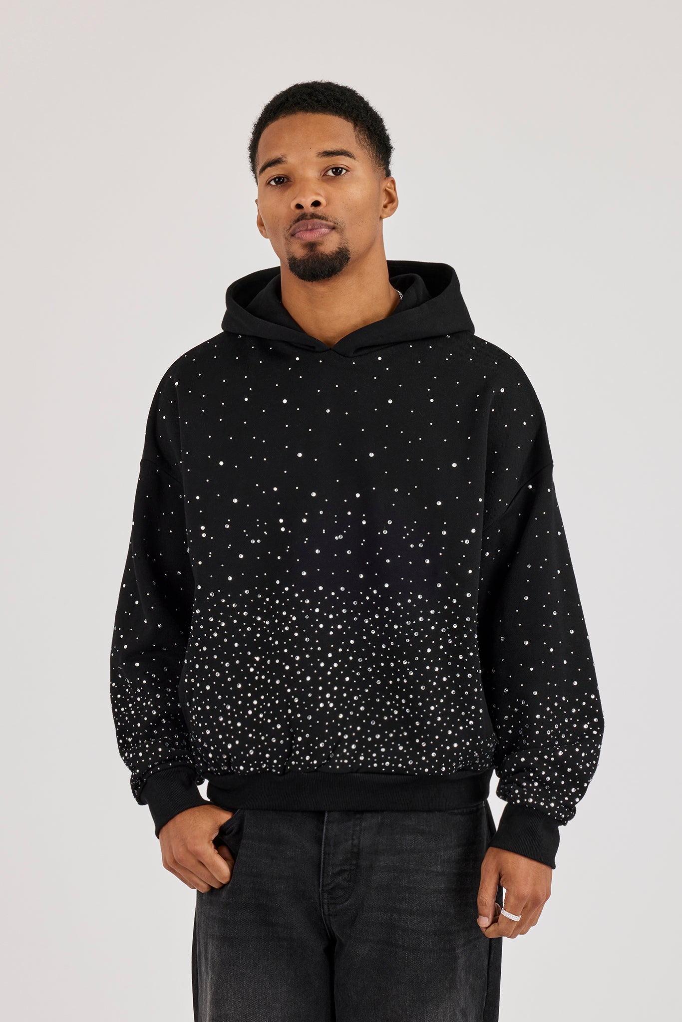 Herren-Hoodie mit Strasssteinen im Boxy-Design – Schwarz