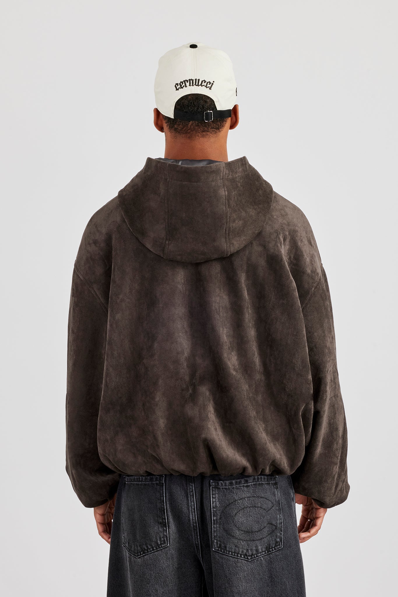 Wildlederjacke mit Kapuze und Lasche – Schokoladenbraun