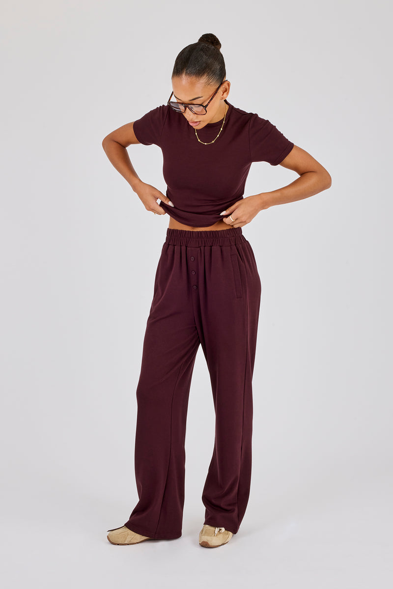 Soft Touch Kurzarm-Oberteil und Hose – Burgunderrot