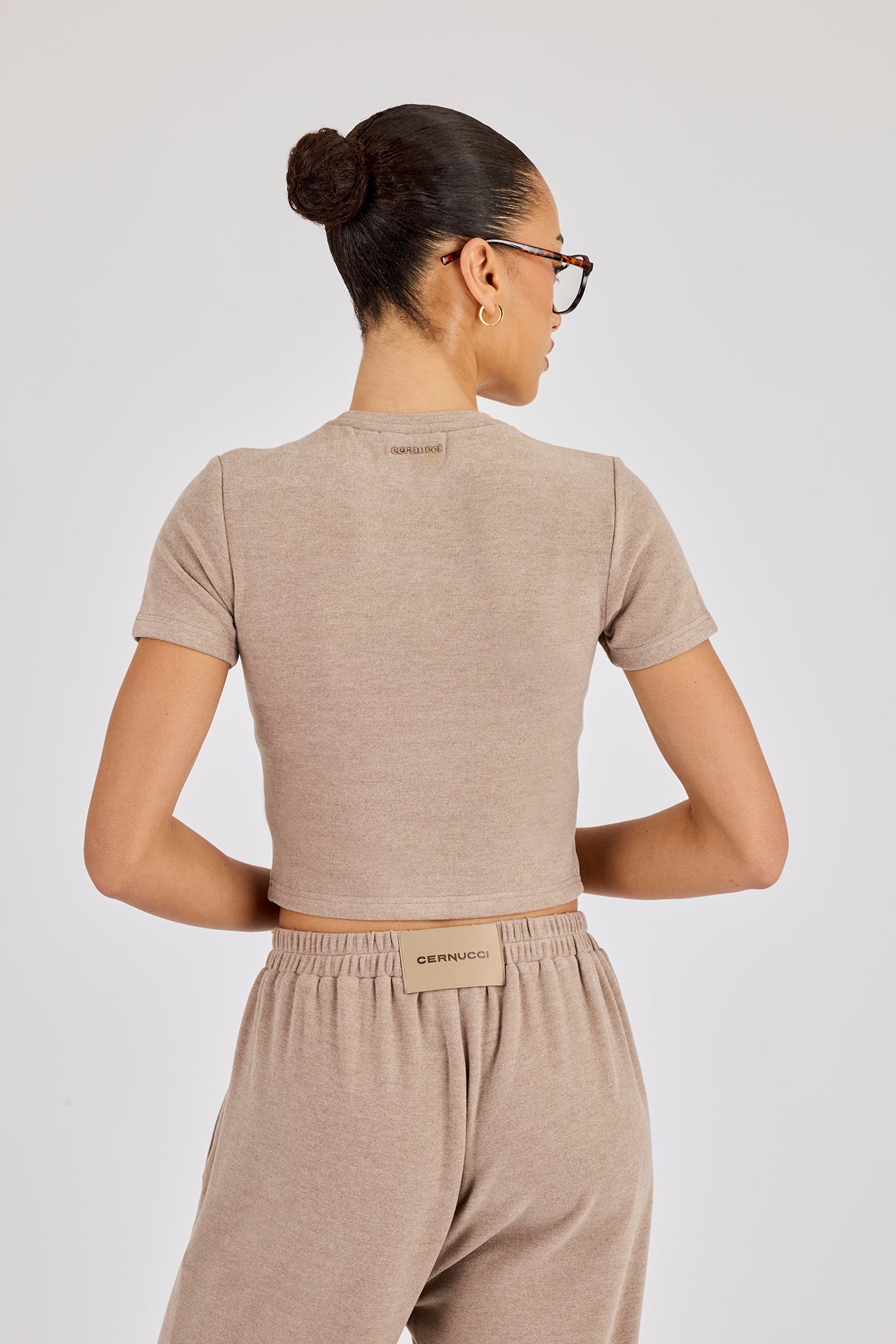 Kurzarmtop mit pfirsichweichem Griff – Taupe