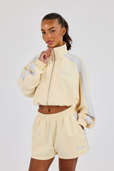 Kurz geschnittene Jacke mit Trichterkragen und Taping – Buttergelb