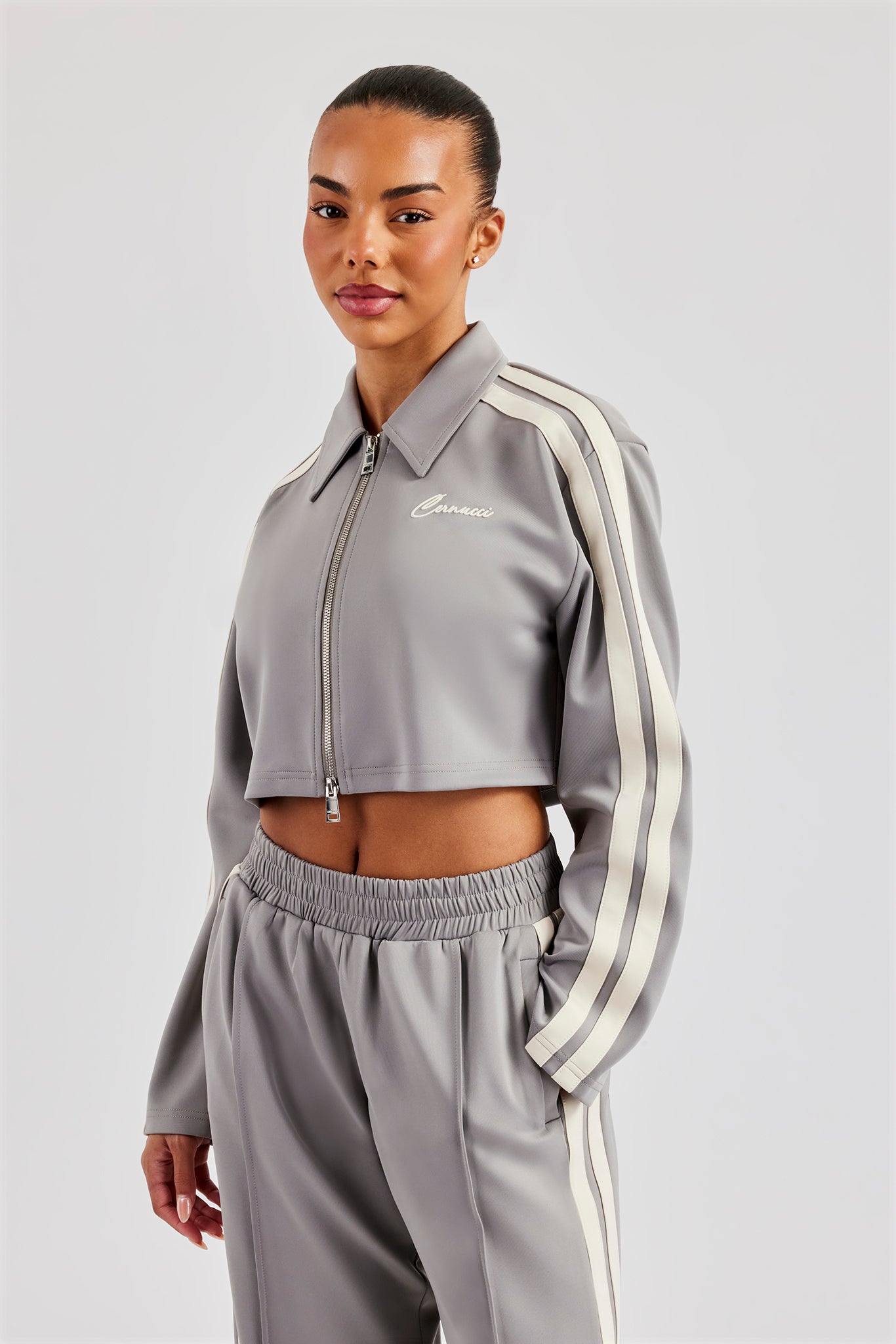 Kurze Harrington-Jacke mit Zierband - Grau