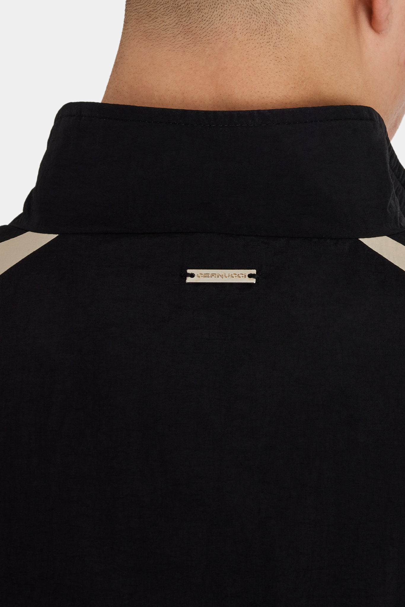 Set aus Trainingsjacke und Shorts aus Nylon mit Einsätzen - Schwarz