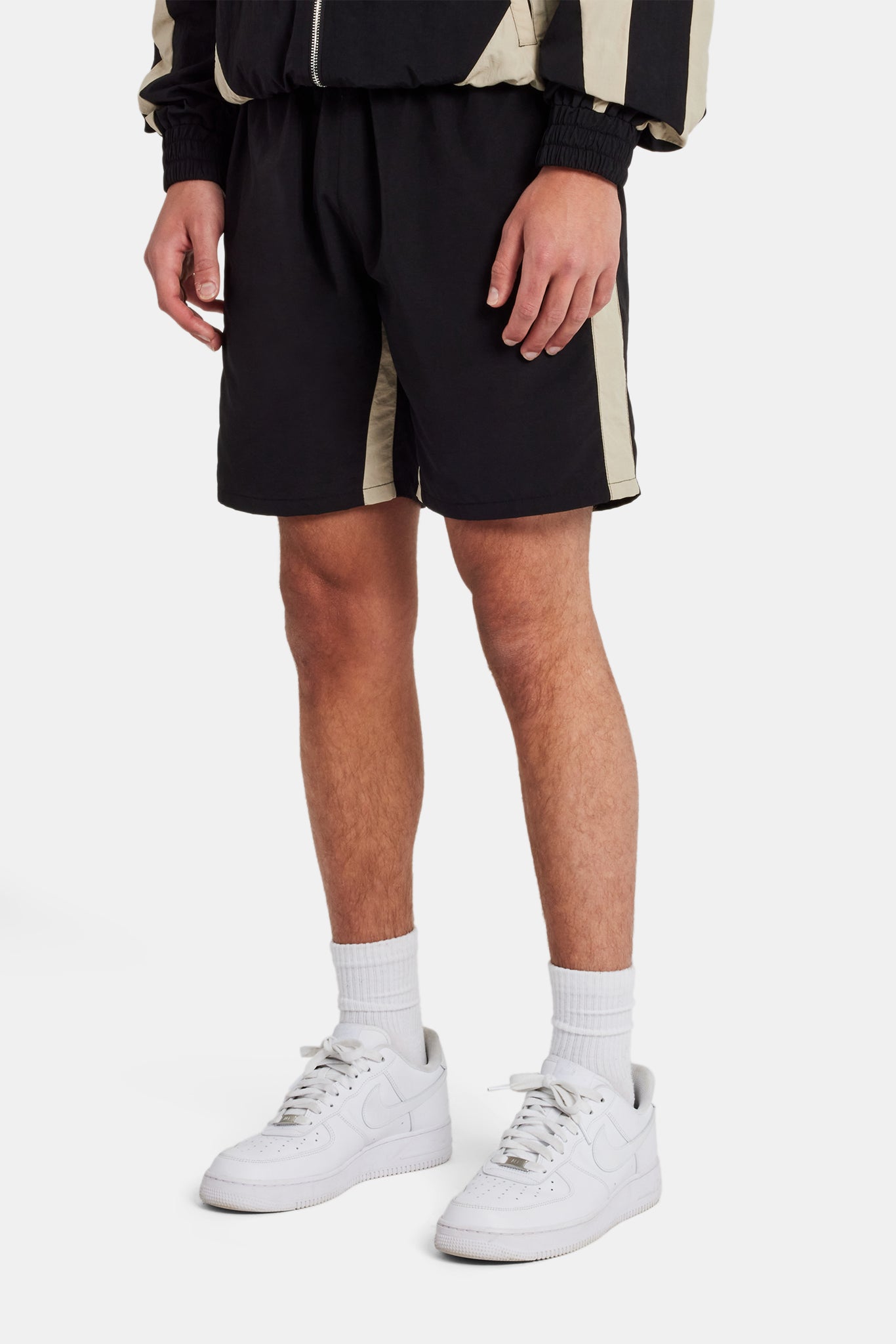 Trainingsshorts aus Nylon mit Einsätzen - Schwarz