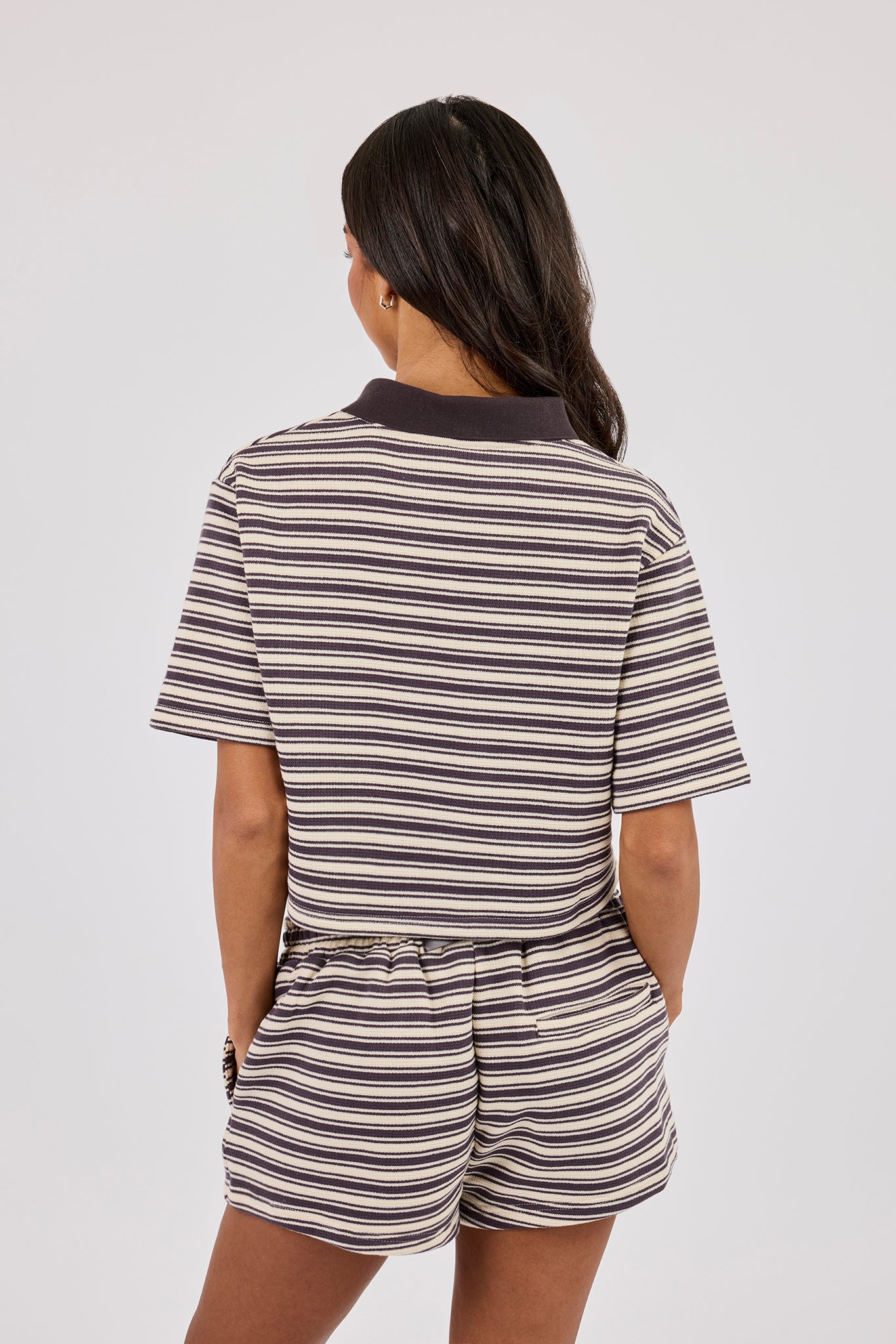 Strukturierte gestreifte Kurzarm-Poloshirt – Braun