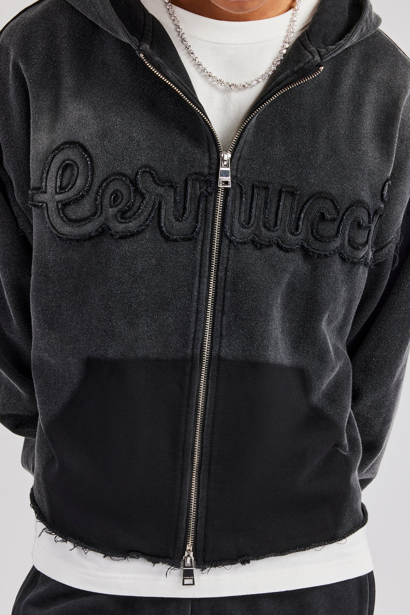 Kapuzenpullover mit verwaschener Applikation und durchgehendem Reißverschluss – Acid Wash