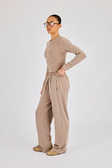 Pfirsichweiches Langarmshirt und Hose – Taupe