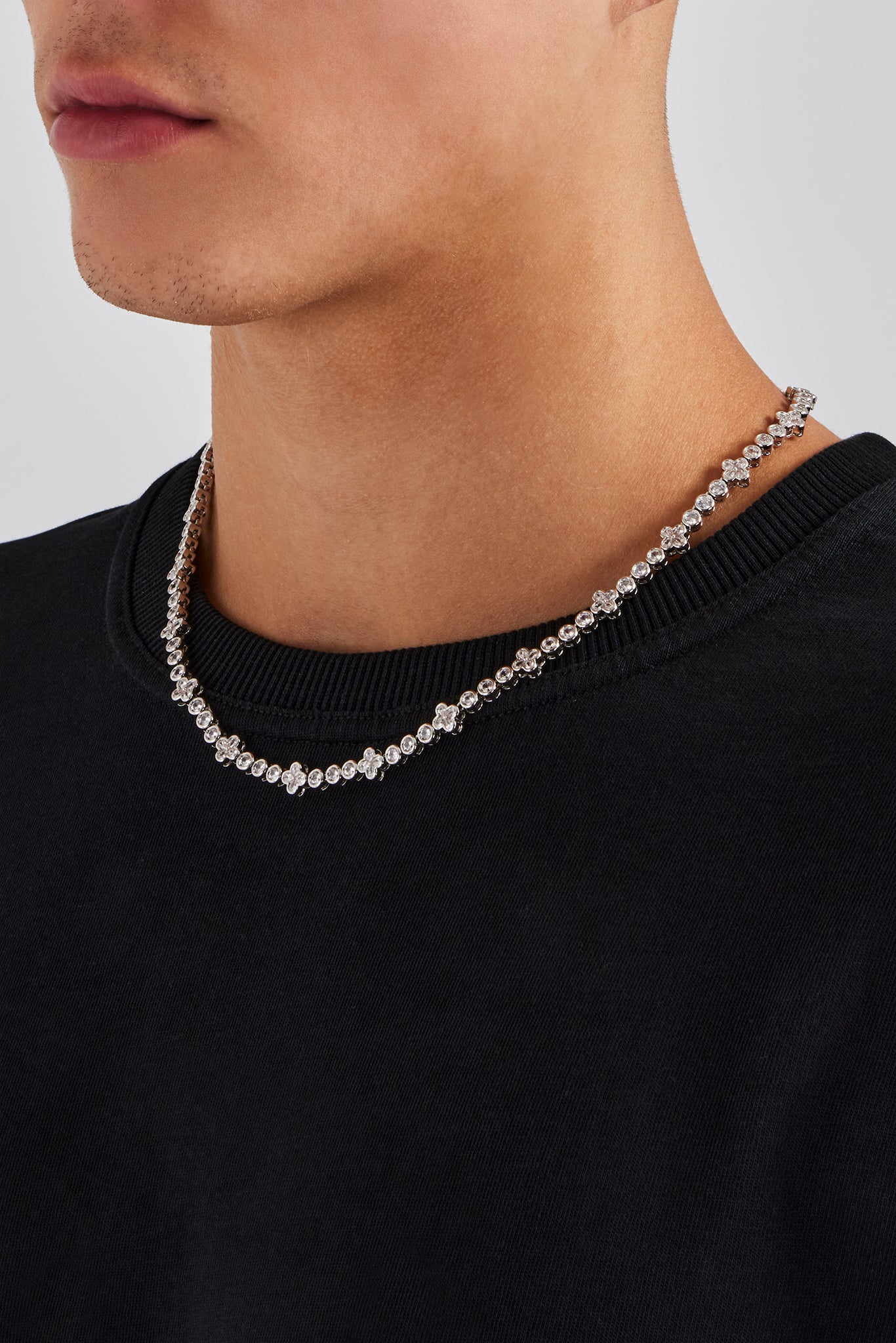 Kette mit Blumenmotiv im Eisdesign – 8 mm