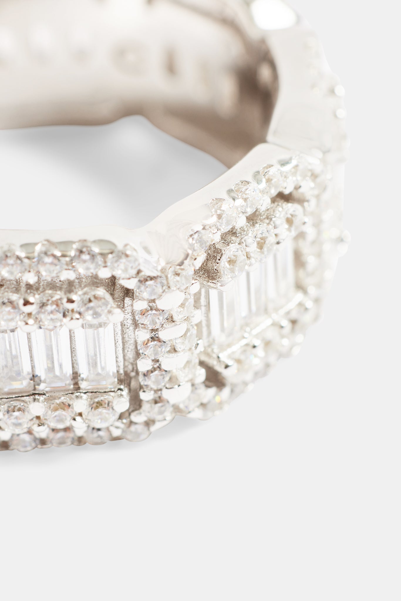 Baguette-Clusterring aus Sterlingsilber mit vereisten Zirkoniasteinen