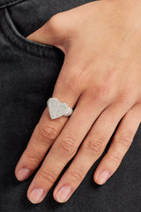 Baguette-Herzring aus Sterlingsilber mit vereisten Zirkoniasteinen