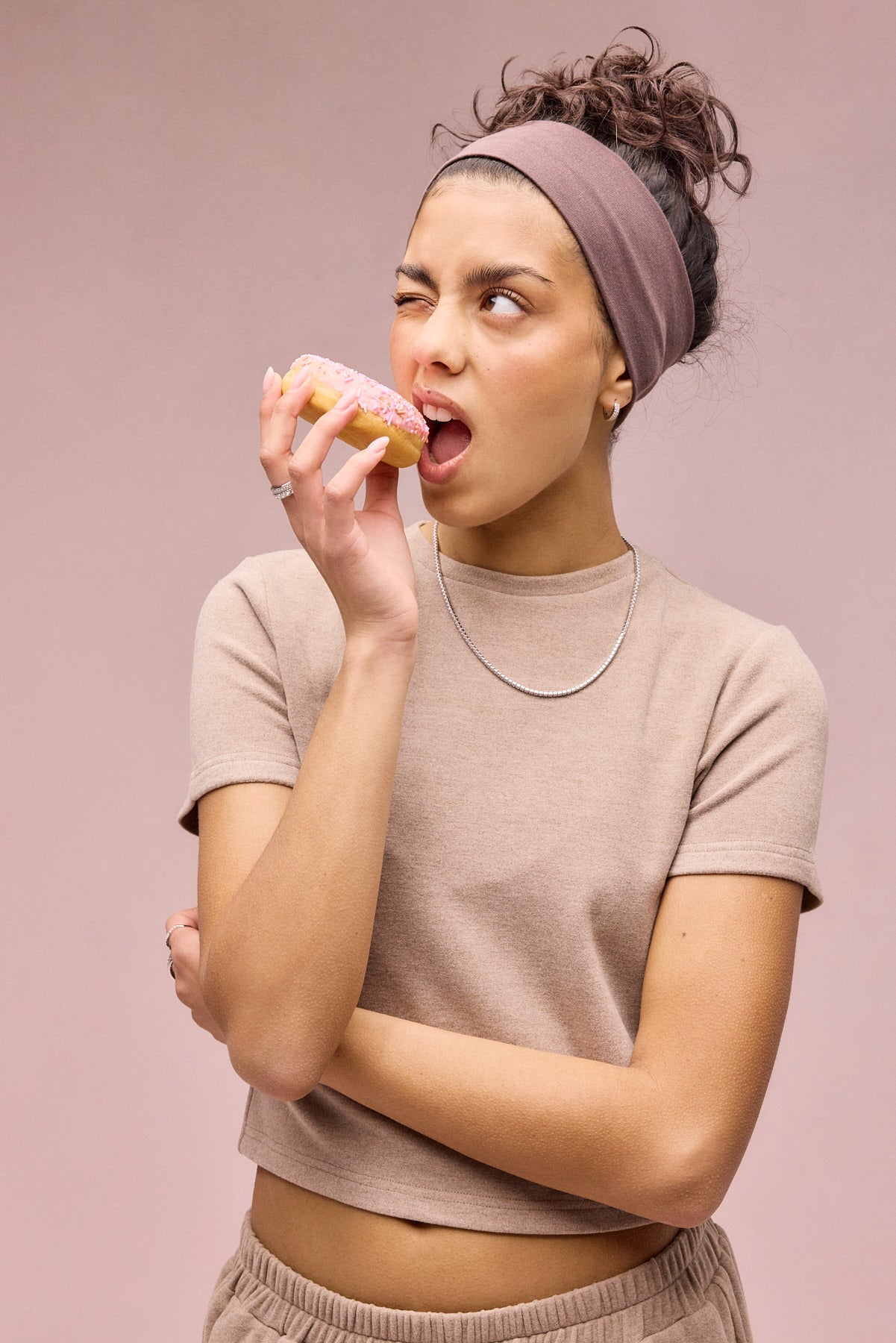 Kurzarmtop mit pfirsichweichem Griff – Taupe