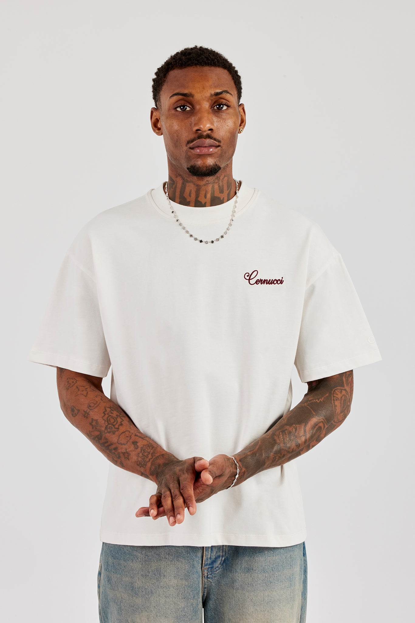 トップス salsation Oversized Round Neck T-Shirt Oversized Contrast Logo T-Shirt - Off White | Mens Tees & Vests