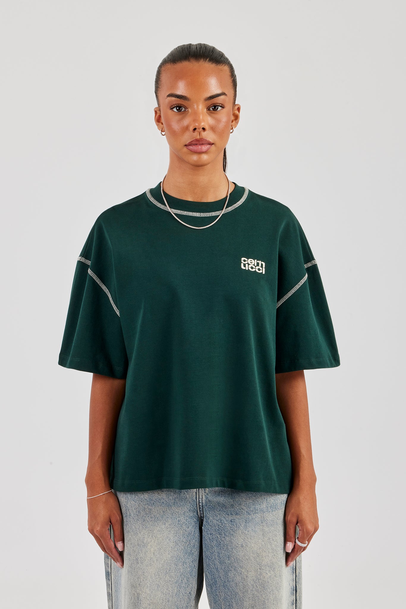 T-Shirt mit Diamantschnitt und Kontraststichen – Waldgrün