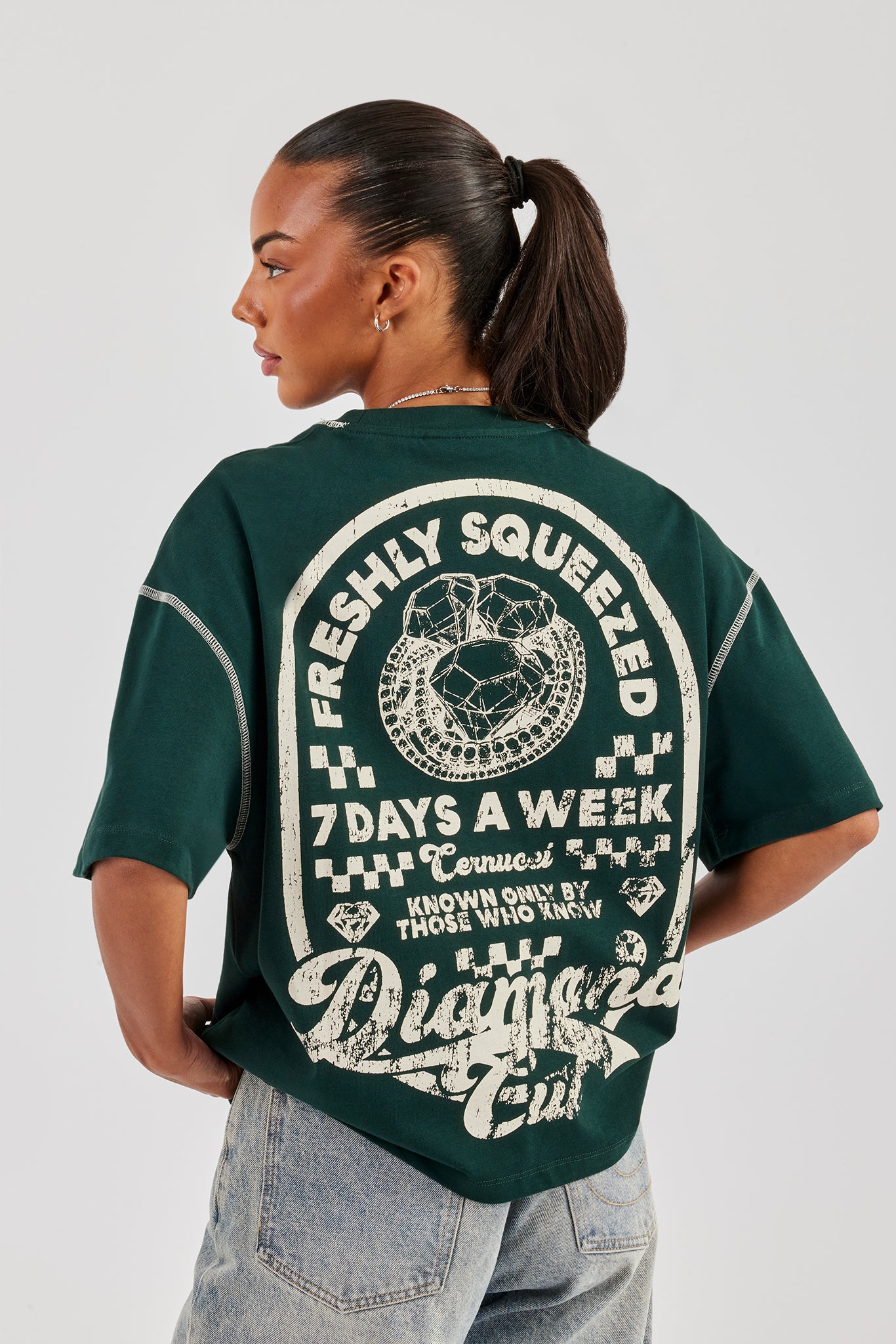 T-Shirt mit Diamantschnitt und Kontraststichen – Waldgrün