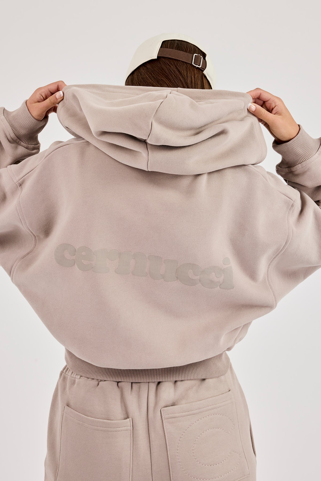 Cernucci Cropped Zip-Through Hoodie & Jogginghose mit weitem Bein – Stone