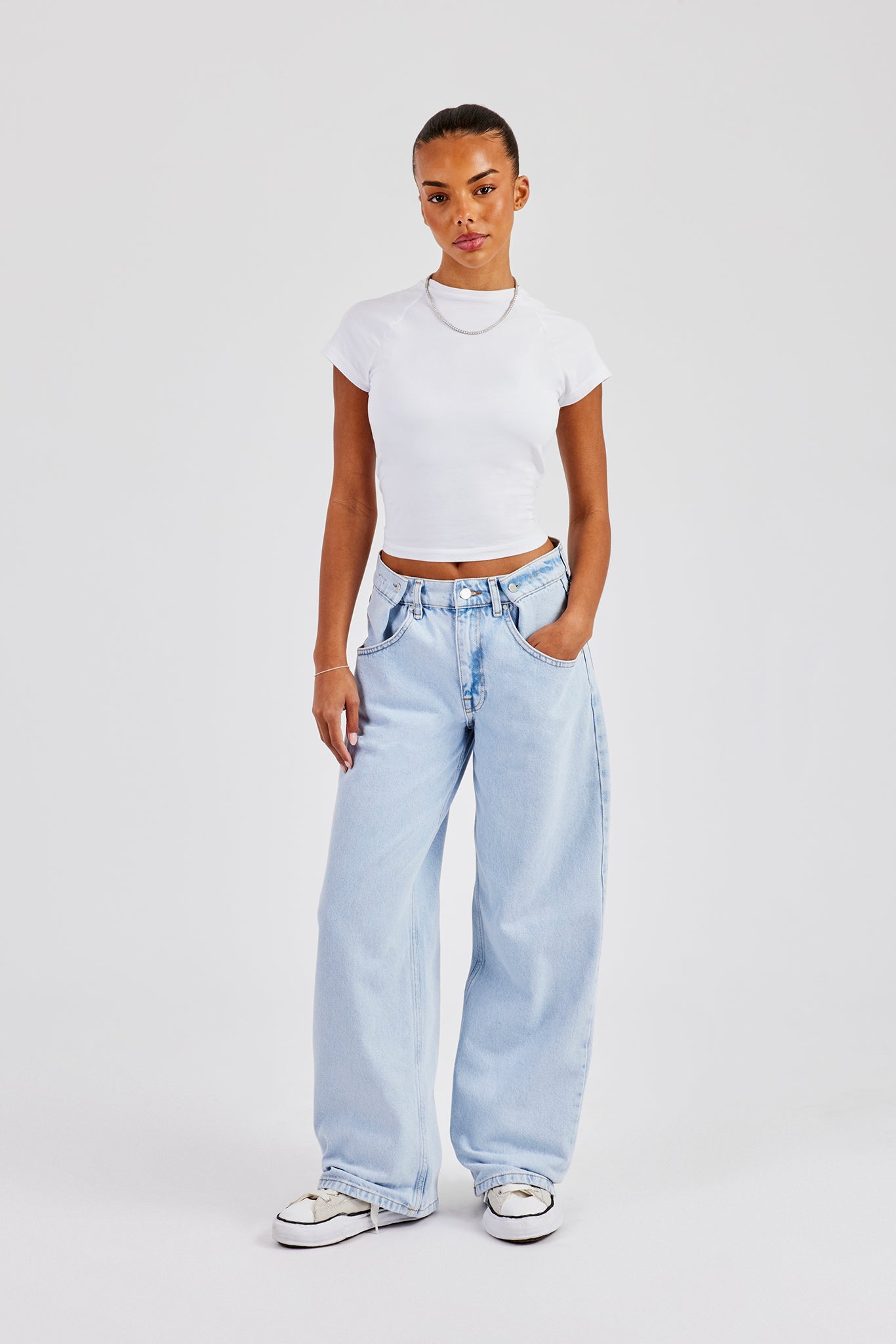 Baggy Fit Jeans mit Knopfdetail - Hellblau