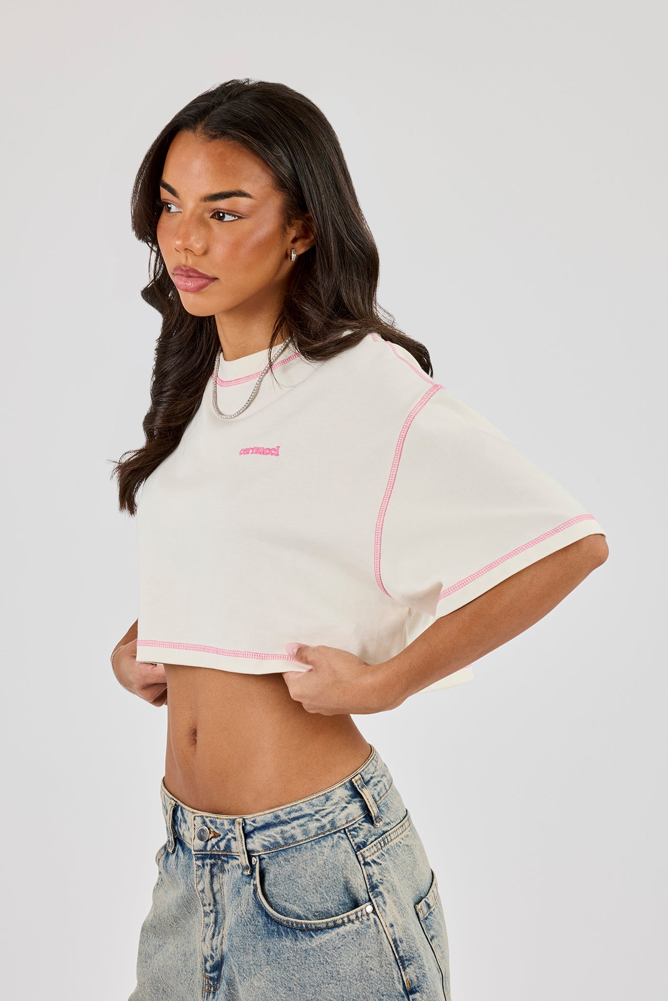 Cropped Contrast Stitch Sticker Back Print T-Shirt - Off White