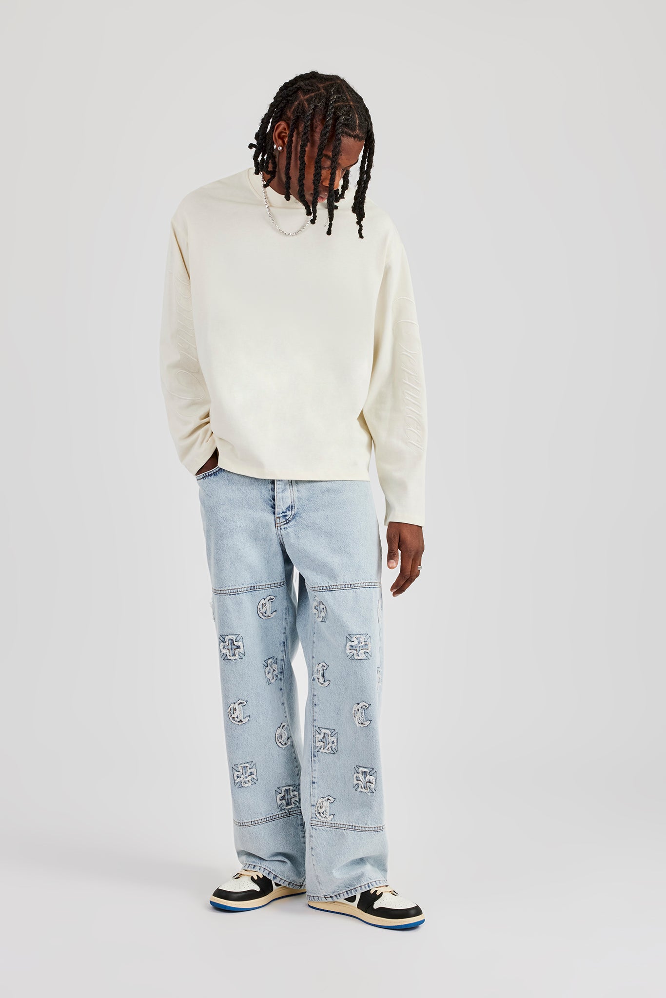 Baggy Fit Jeans mit geätztem Motiv - Hellblau