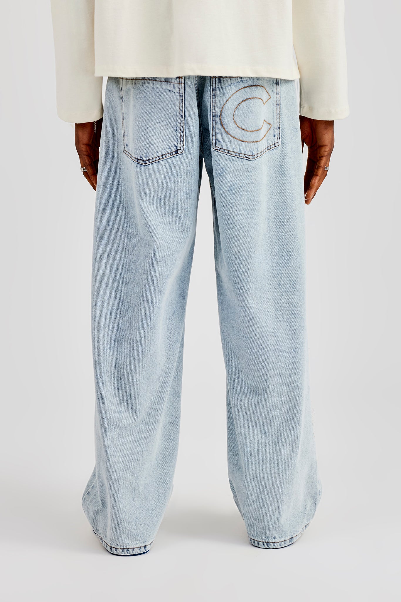 Baggy Fit Jeans mit geätztem Motiv - Hellblau