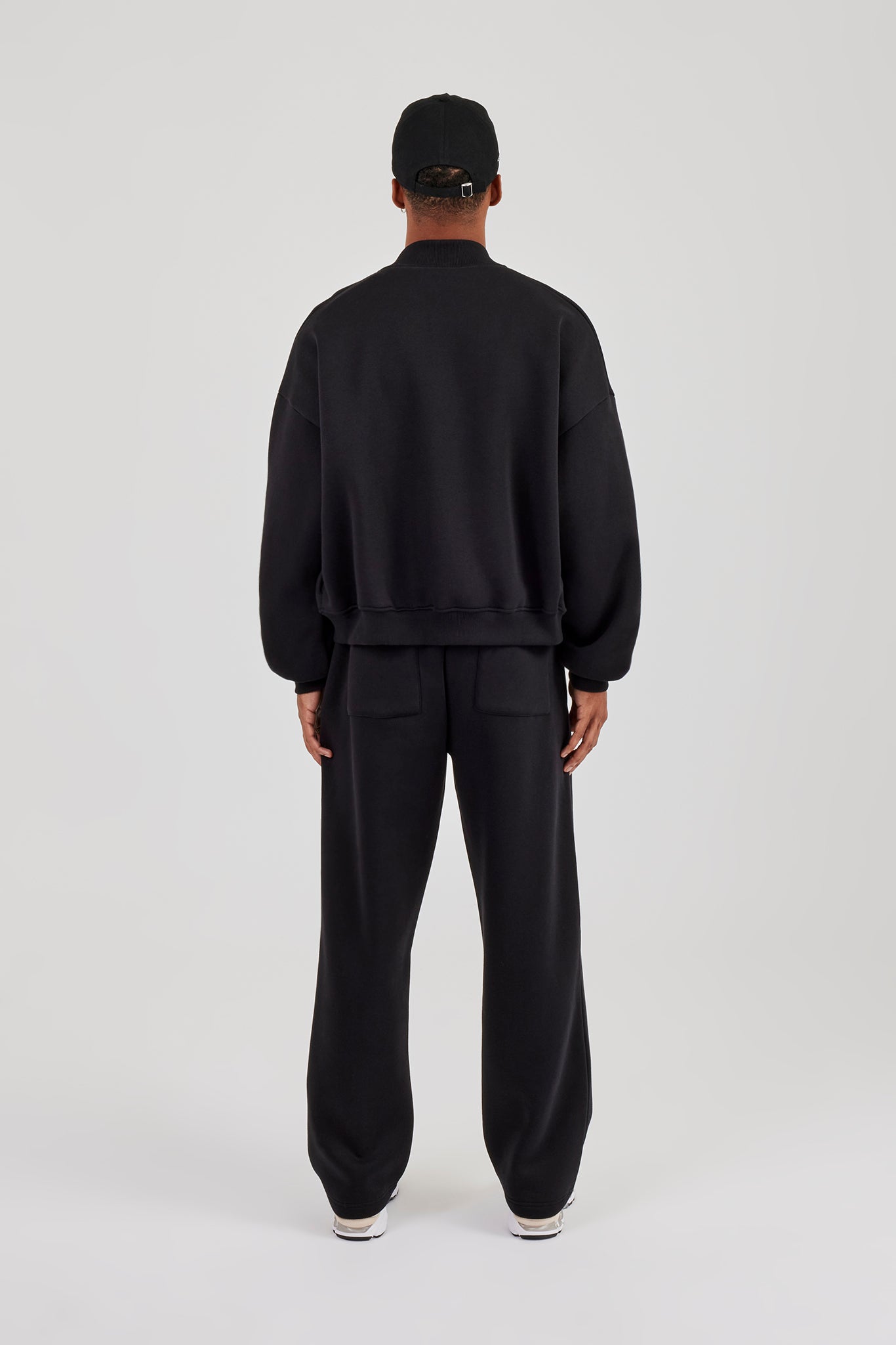 Bomberjacke mit Logo-Tab und lässiger Jogginghose - Schwarz