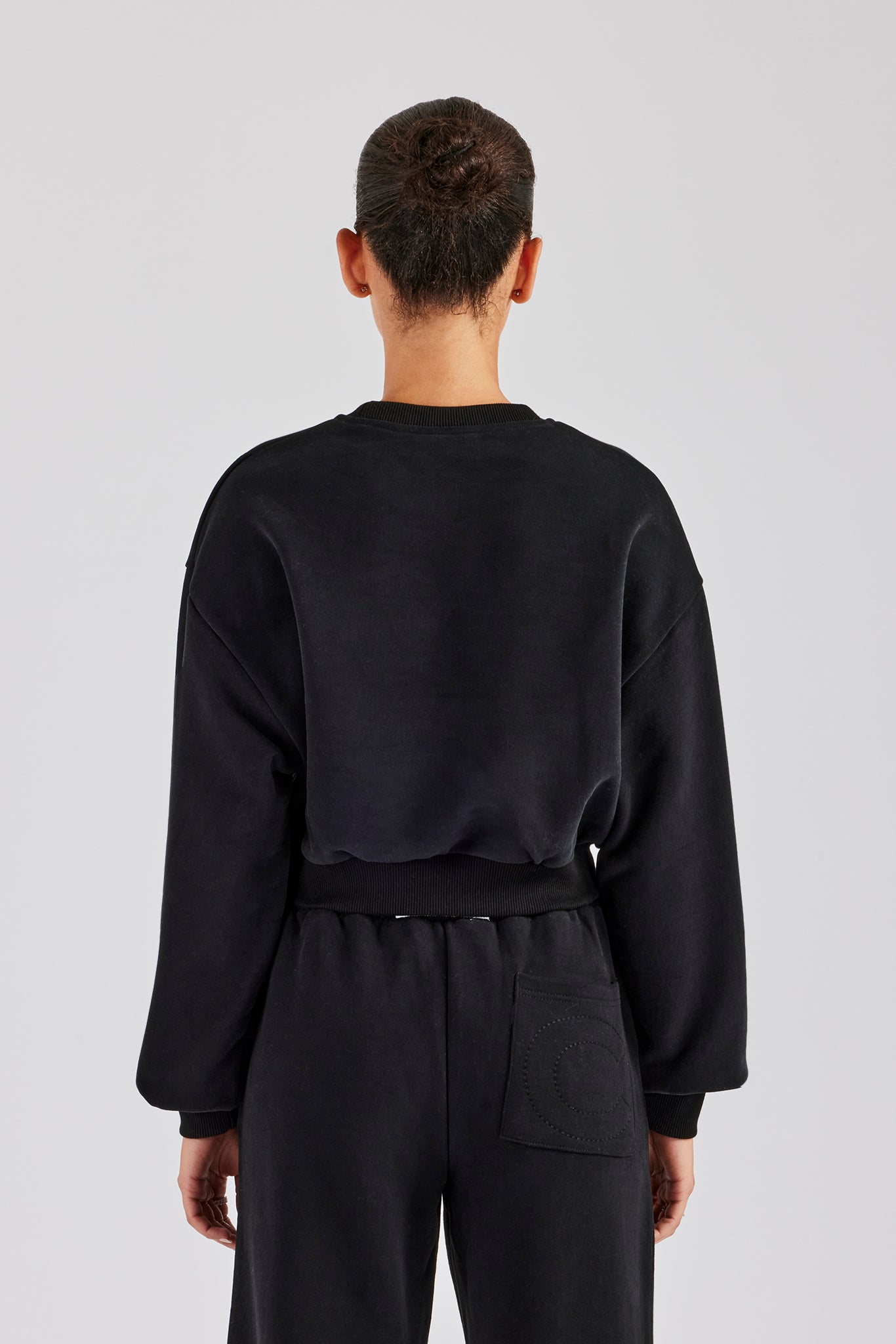 Kurzes Sweatshirt mit Glitzer-Applikation - Schwarz