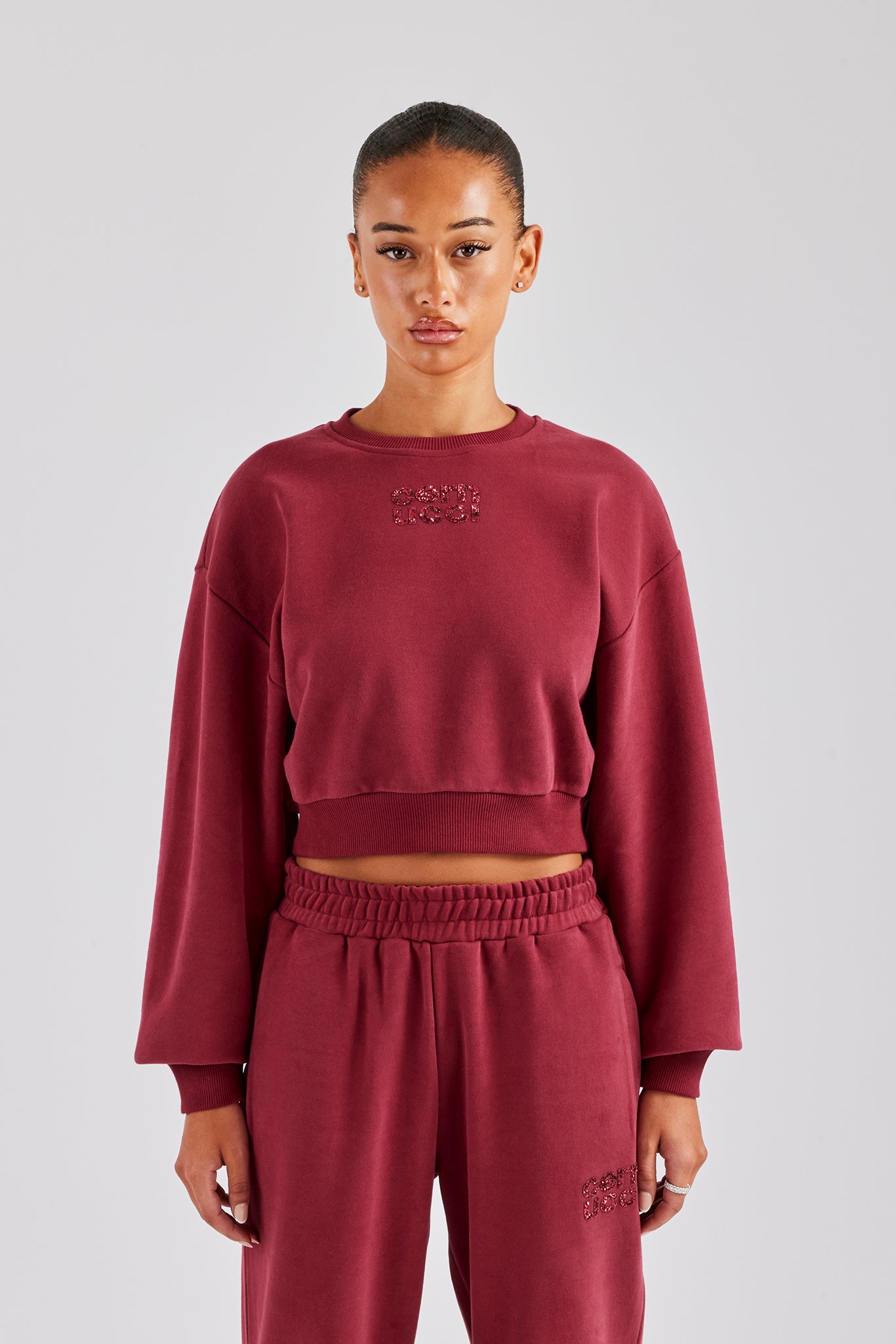 Kurzes Sweatshirt mit Glitzerapplikation - Kirschrot