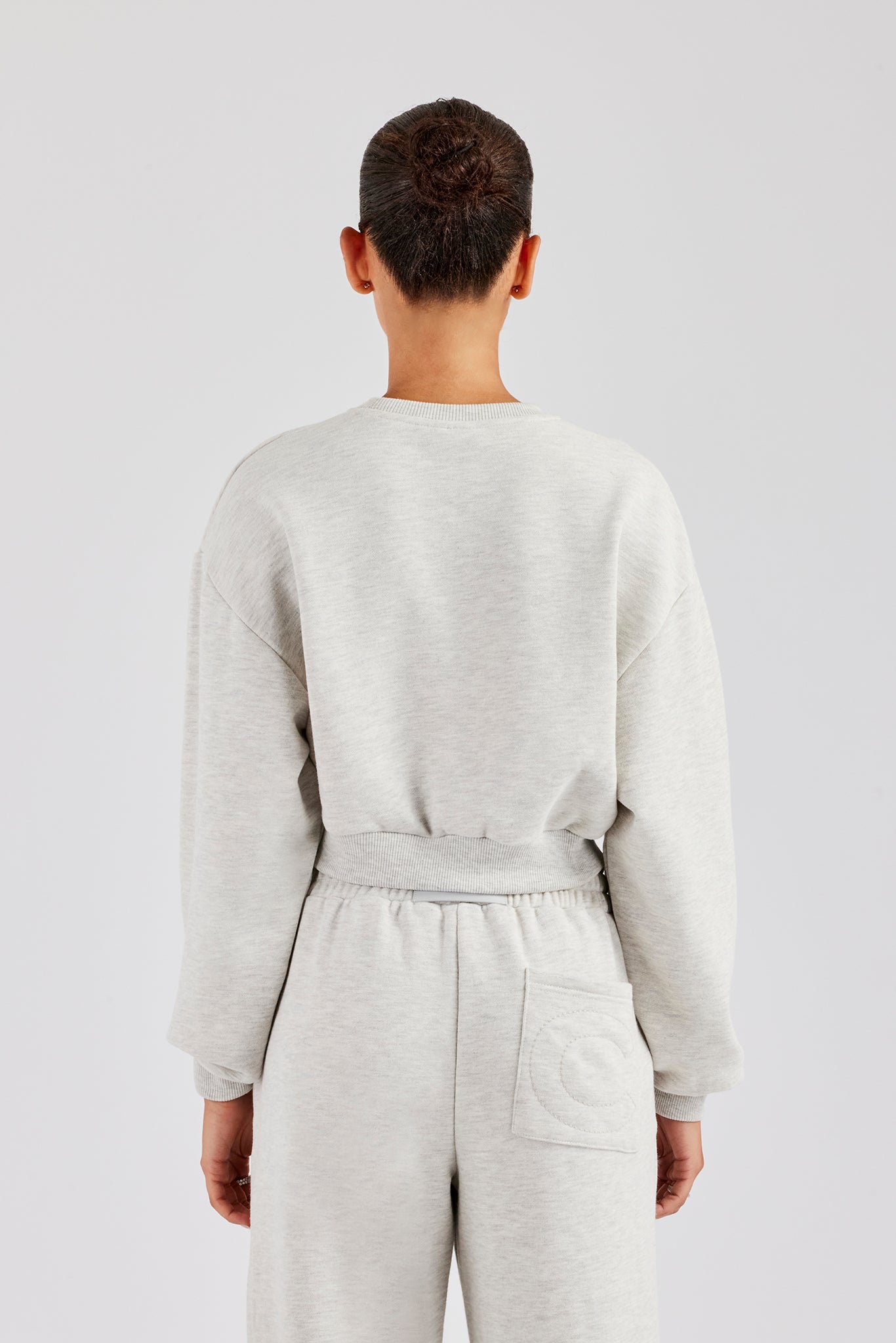 Kurzes Sweatshirt mit Glitzerapplikation - Aschgrau