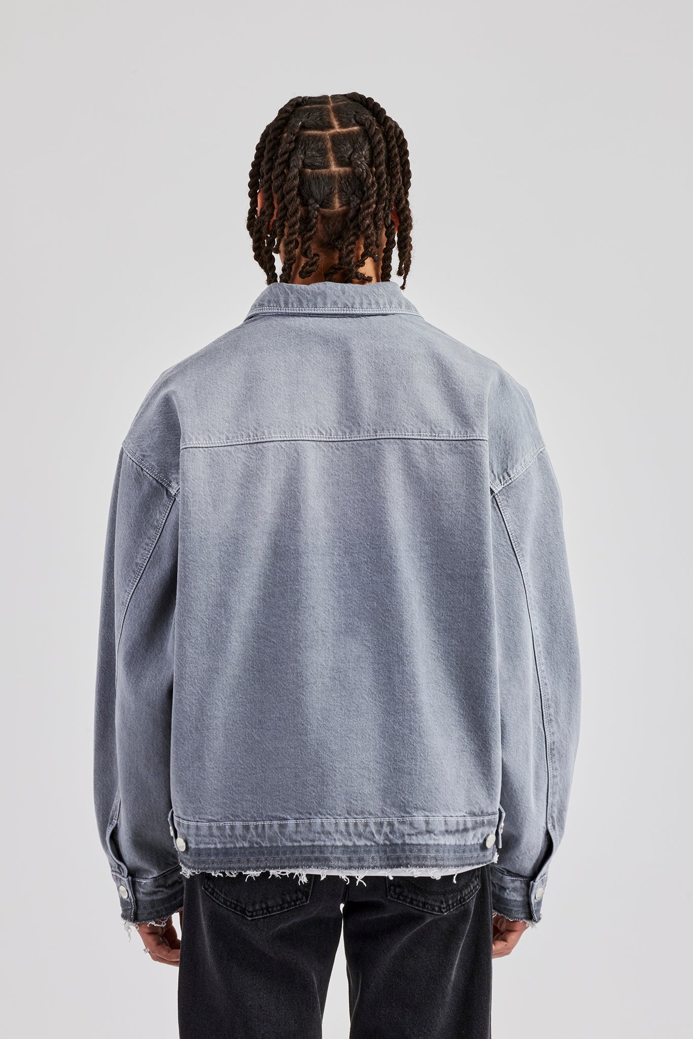 Herren-Jeansjacke mit Kontrastnähten – verwaschenes Grau