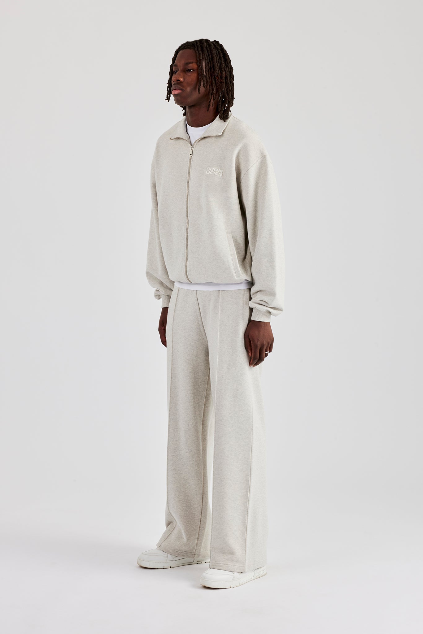 Jerseyjacke mit Trichterhalsausschnitt und Hose mit geradem Bein – Aschgrau