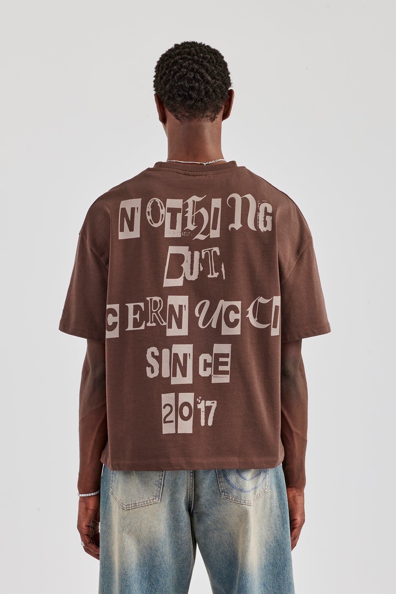 Gewaschenes „Nothing But“-Kasten-T-Shirt in Schokoladenbraun