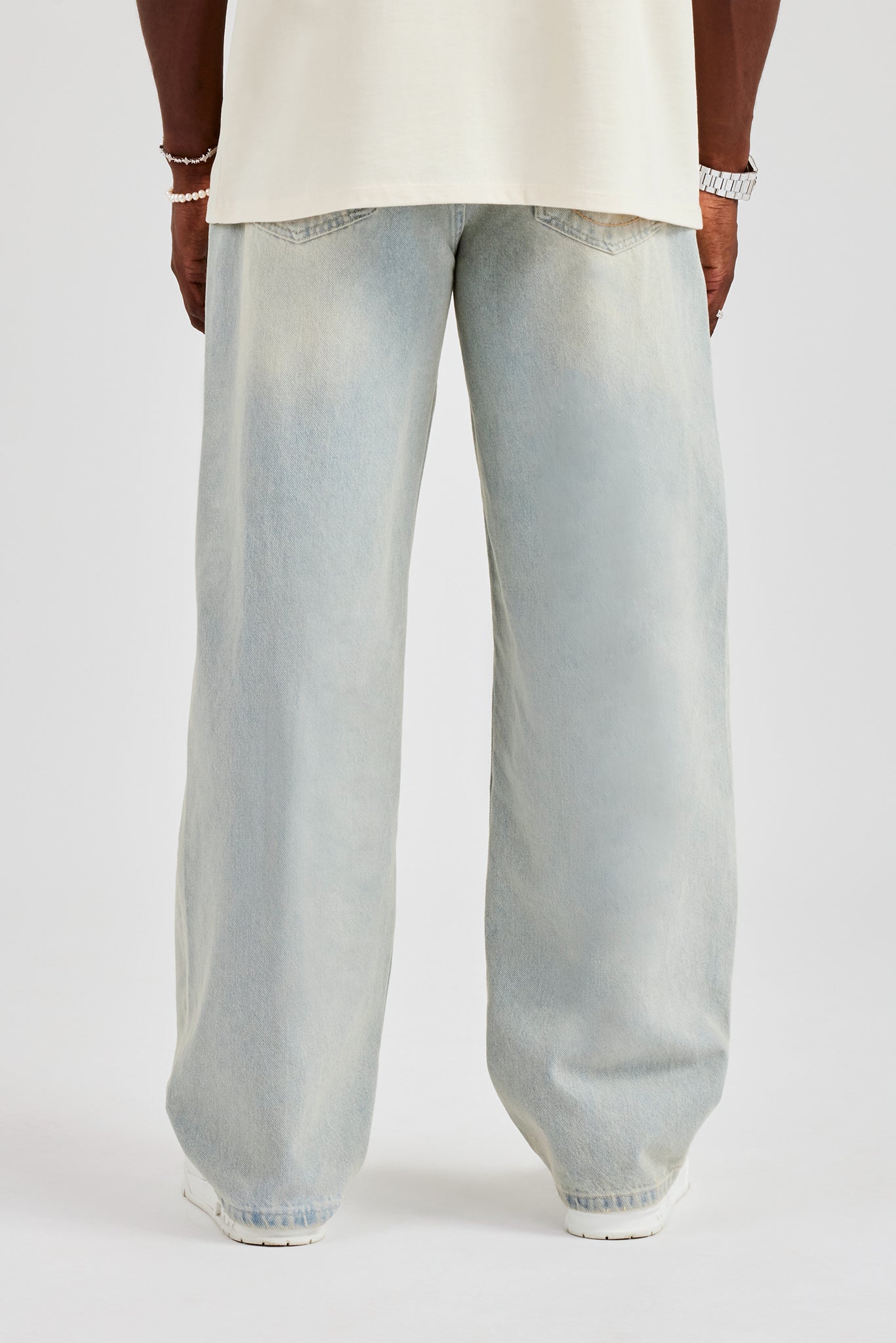 Baggy Fit Jeans – Bleach Wash