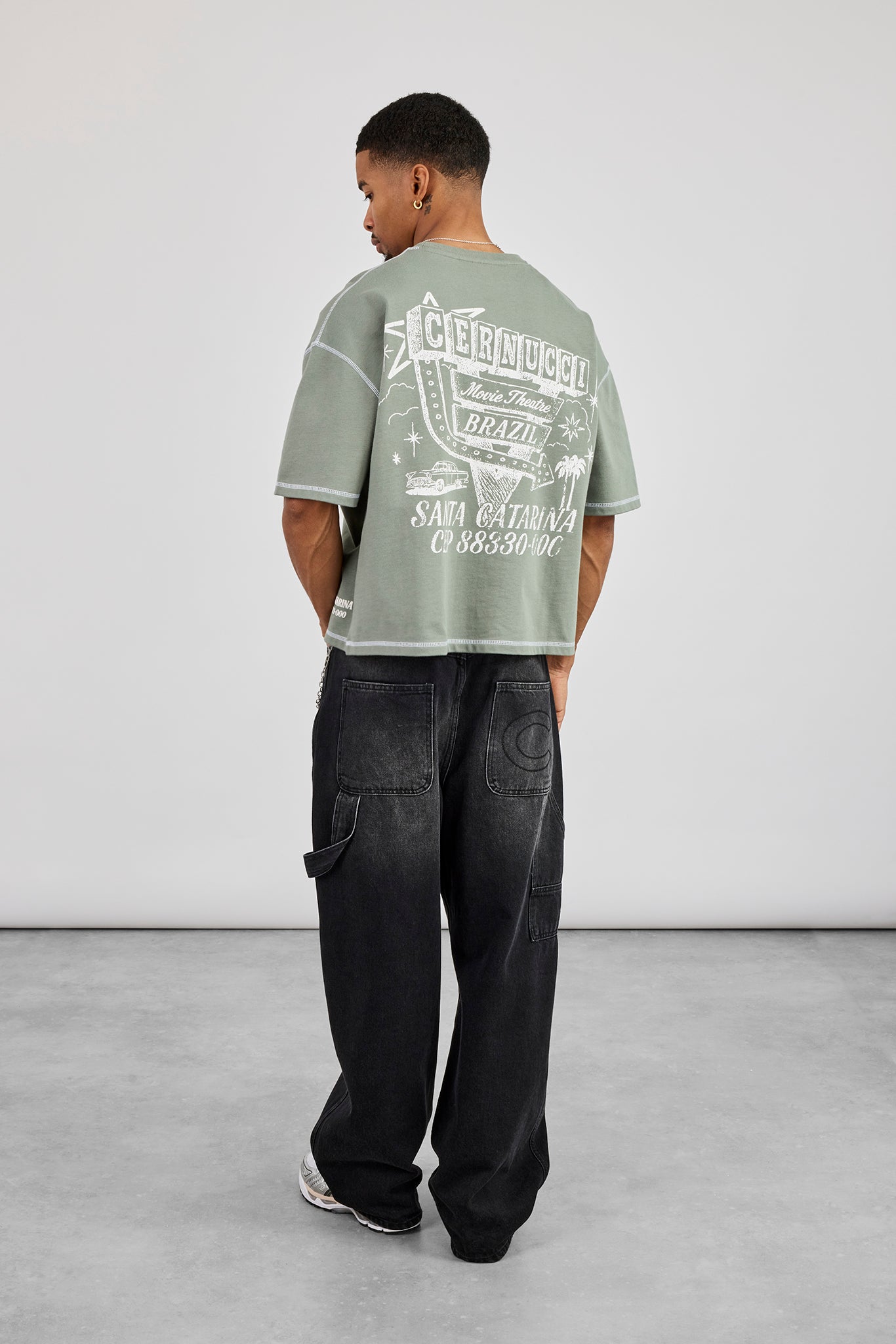 Kastiges Filmtheater-Grafik-T-Shirt – Staubiges Grün