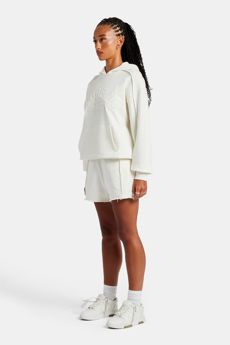 Set aus Oversize-Kapuzenpullover und Shorts mit Overlock-Muster – Off White