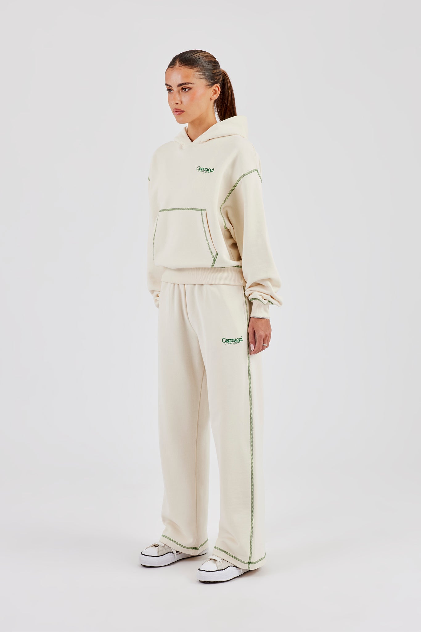 New York – Kastenförmiger Kapuzenpullover mit Kontrastnähten und Jogginghose mit weitem Bein – Off-White