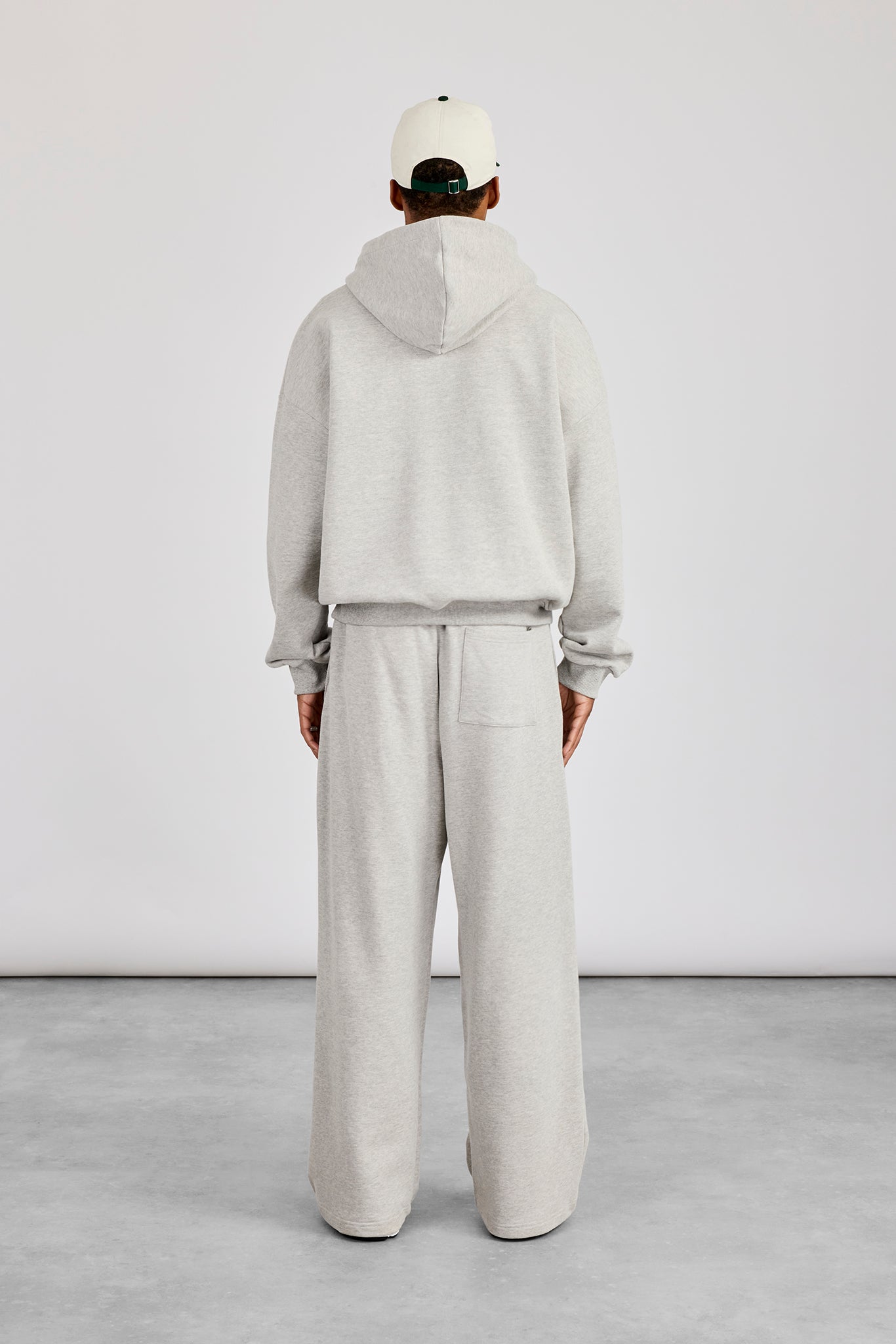 Kapuzenjacke mit Reißverschluss und Jogginghose im Baggy-Fit – Graumeliert