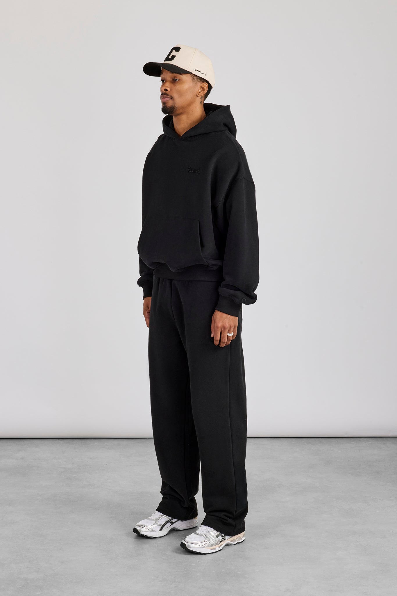 Boxy-Hoodie und lässige Jogginghose – Schwarz