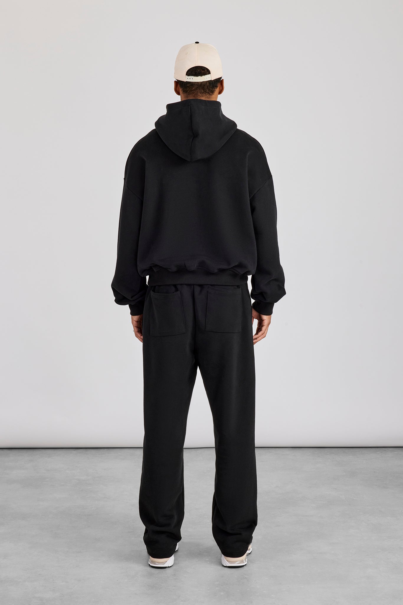 Boxy-Hoodie und lässige Jogginghose – Schwarz