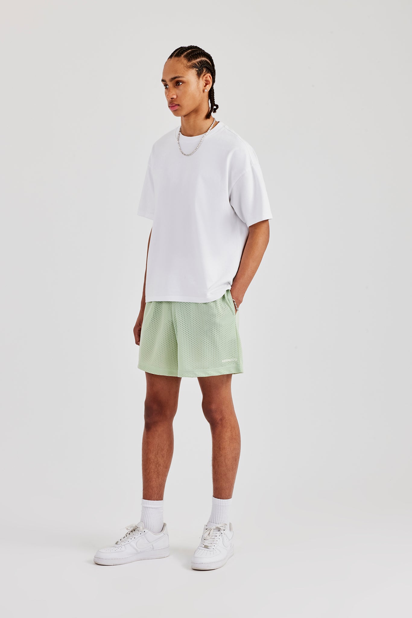 Cernucci – Bestickte Mesh-Shorts – Salbeigrün