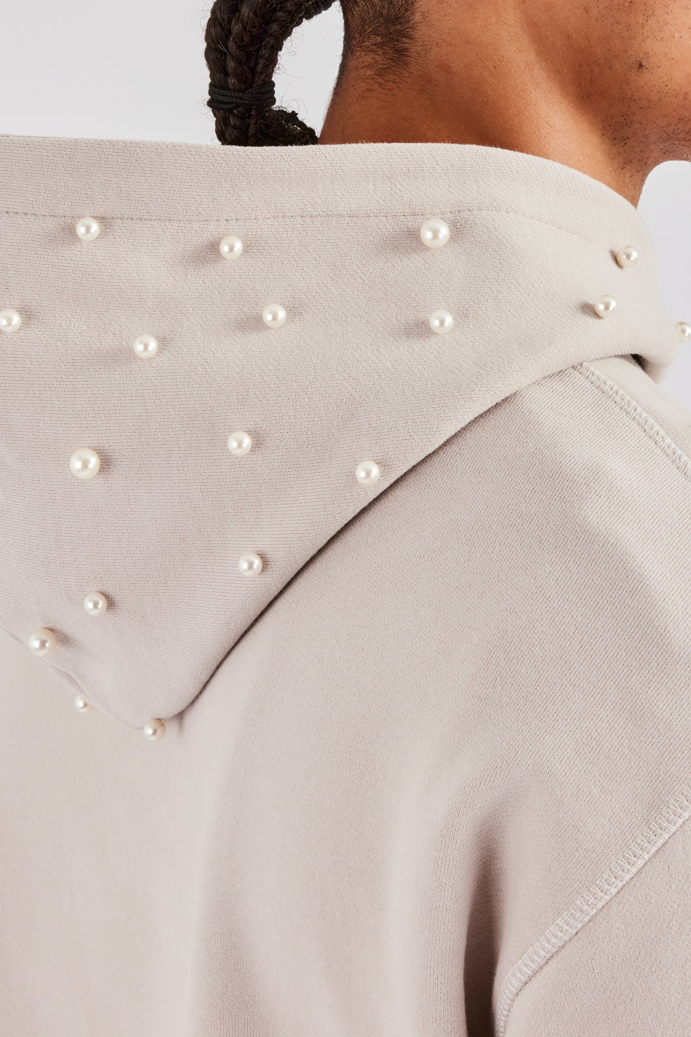 Kapuzenpullover mit verwaschenem Perlenmuster und Kontrastnähten - Stein