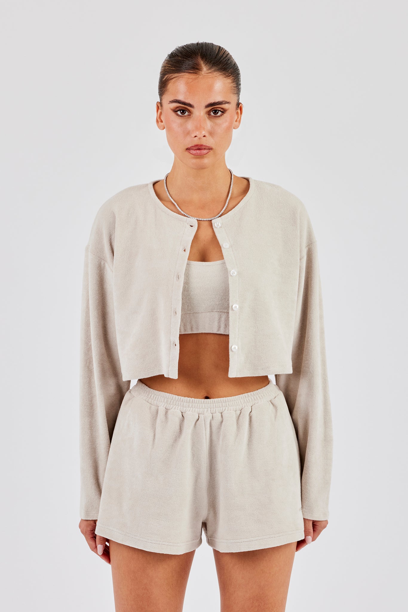 Strickjacke, Bralette und Shorts aus Frottee – Beige