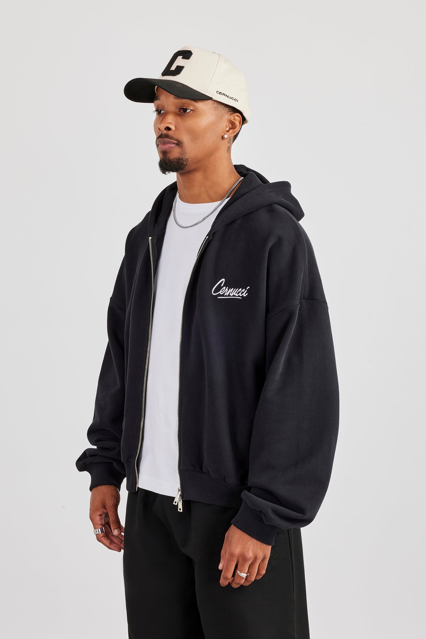 Cernucci Script Boxy Zip Through Hoodie – Schwarz